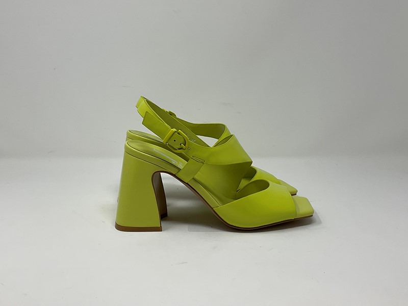 NJ642 - JEANNOT Sandal asimm vernicetta t80