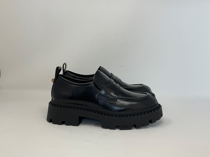 FW23-M-137993-001 - ASH Genial mocassino borchie