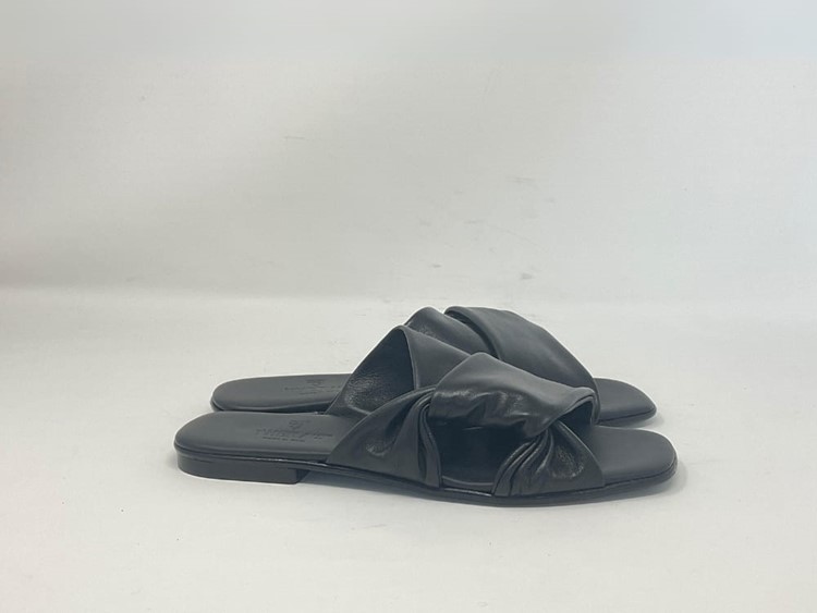 24011 TH NERO - THERA'S Slipper nodo